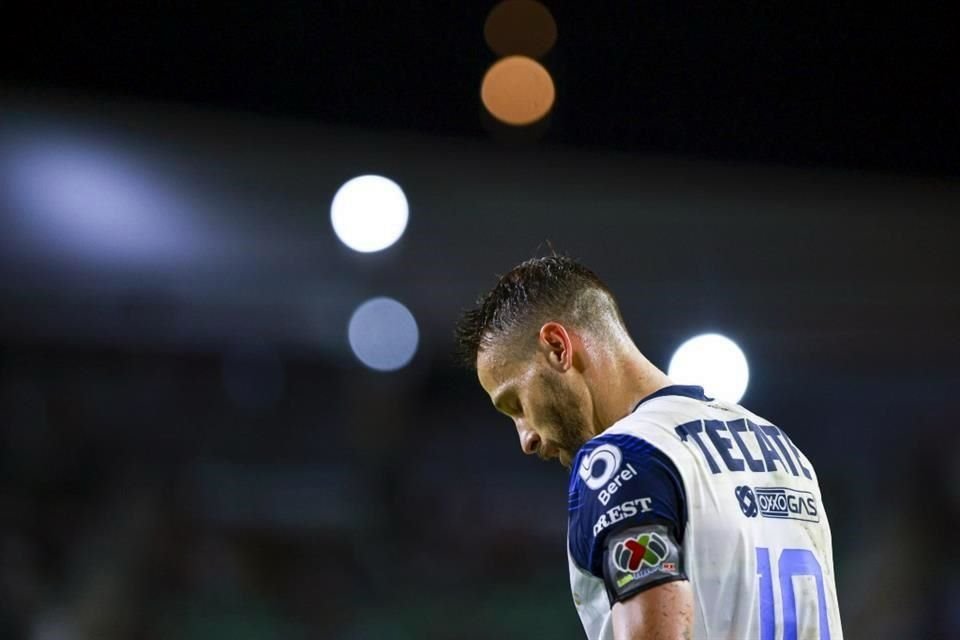 Sergio Canales generó muy poco en ofensiva ante los mazatlecos.