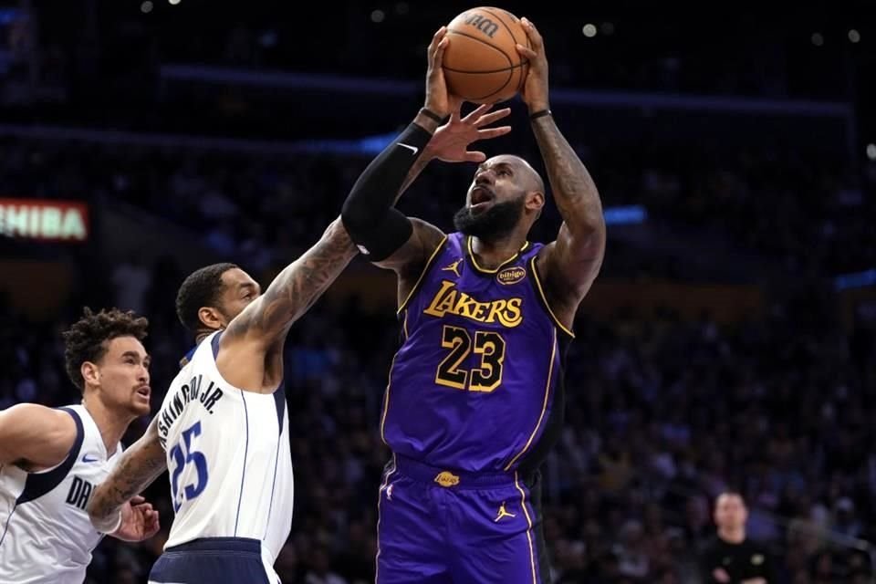 LeBron James terminó con 27 unidades y 12 rebotes.