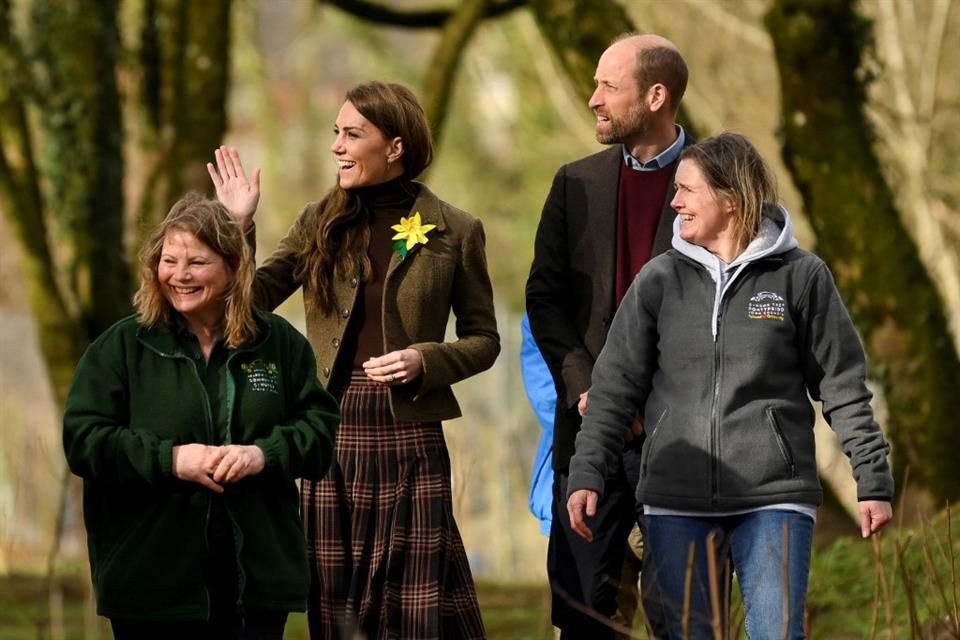 La tercera parada del día incluyó una visita al jardín y bosque comunitario de Meadow Street.