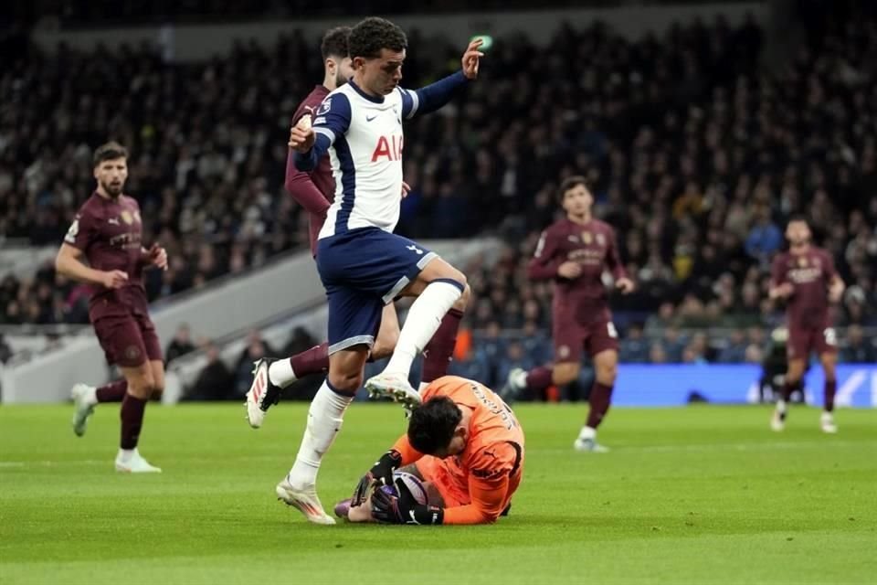 Tottenham intentó, pero no supo aprovechar las llegadas que generó.