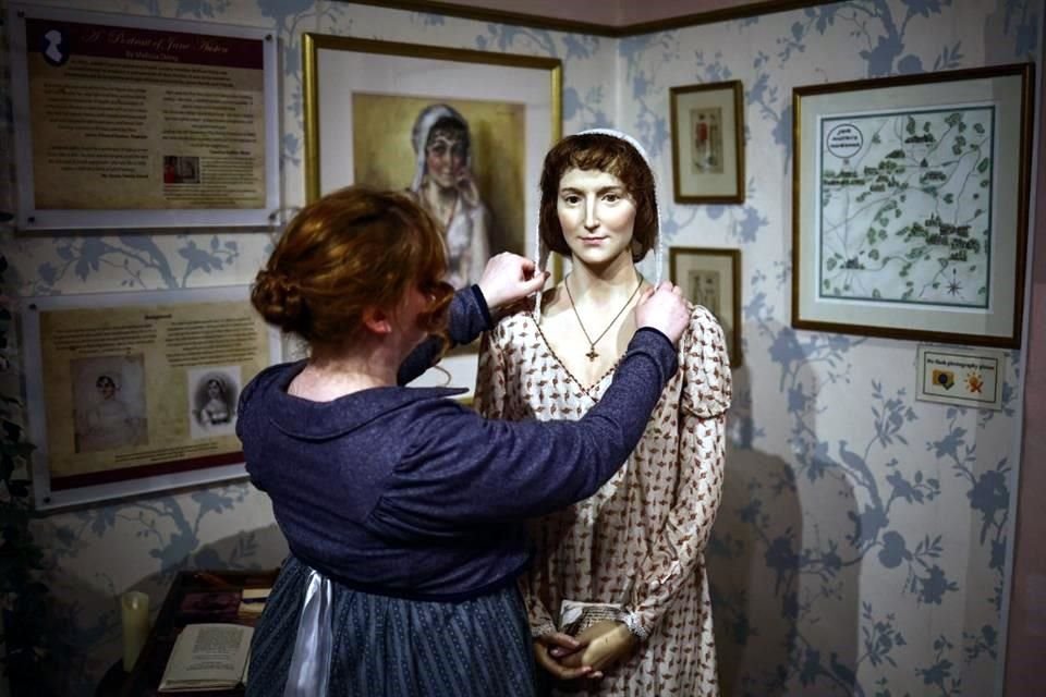 En el Centro Jane Austen, una escultura de cera recuerda a la escritora nacida en 1775.