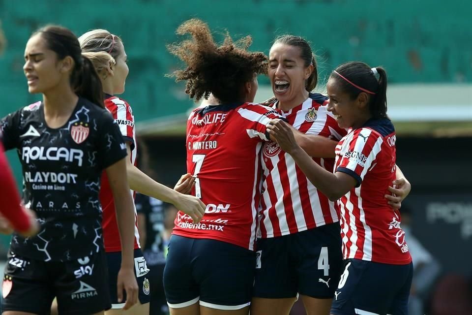 Chivas femenil goleó 6-0 a Necaxa y son líderes con 13 puntos. Además, Alicia Cervantes es líder de goleo, con 7 tantos.