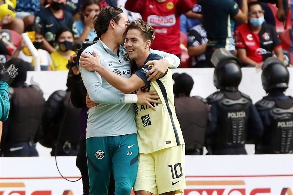 Córdova en el festejo de su gol.