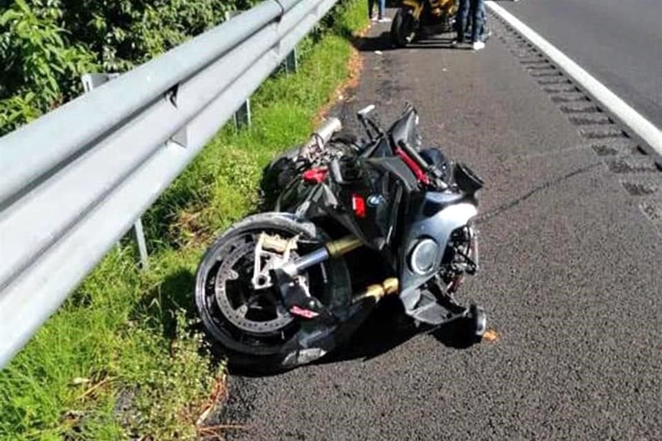 Autoridades confirmaron la muerte de siete motociclistas y veinte lesionados tras un accidente múltiple en la carretera México-Cuernavaca.