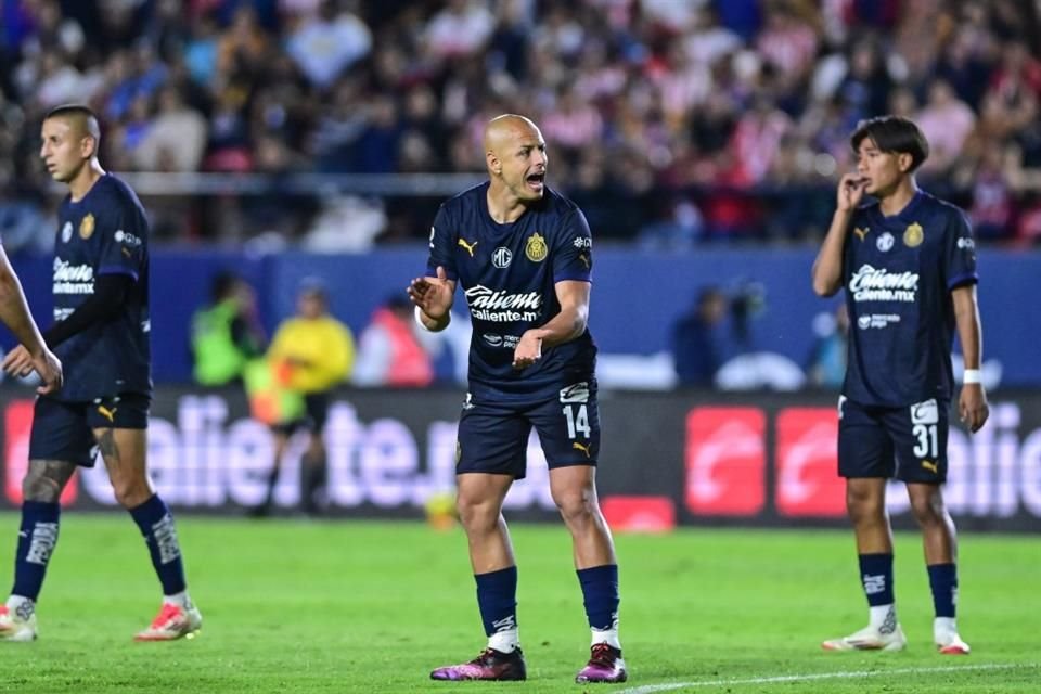 Chivas cayó 3-1 en la cancha de Atlético San Luis, que llevaba seis derrotas consecutivas; por El Rebaño anotó 'Chicharito'.