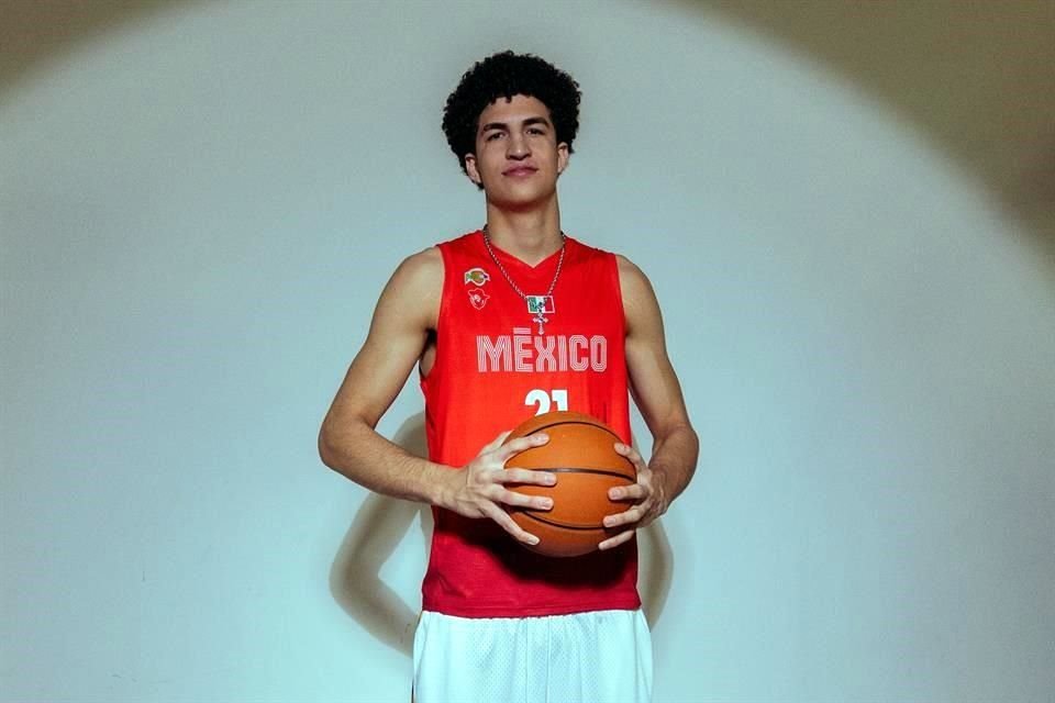 El mexicano busca salir rápido en el Draft de la NBA del 2026.