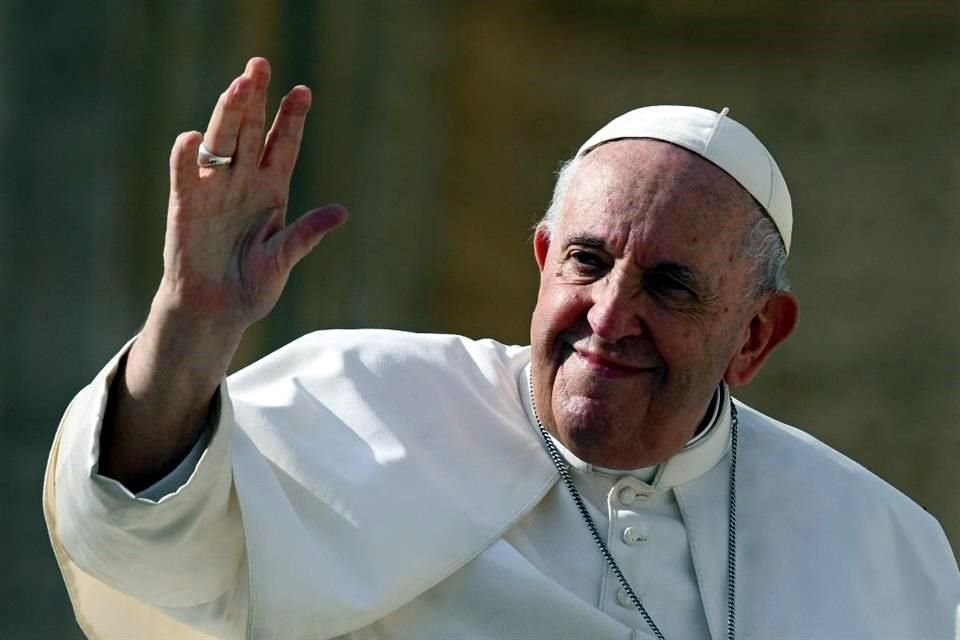 El Papa Francisco continuaba su lenta recuperación de neumonía, pese a las especulaciones sobre una muerte inminente, renuncia o cónclave.