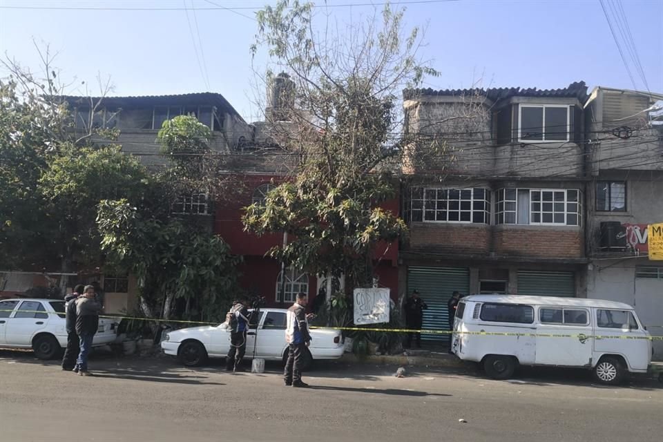 Las víctimas son dos mujeres y un hombre, quienes fueron atacadas dentro de un domicilio, ubicado en Enrique Contel casi esquina con Avenida Telecomunicaciones.