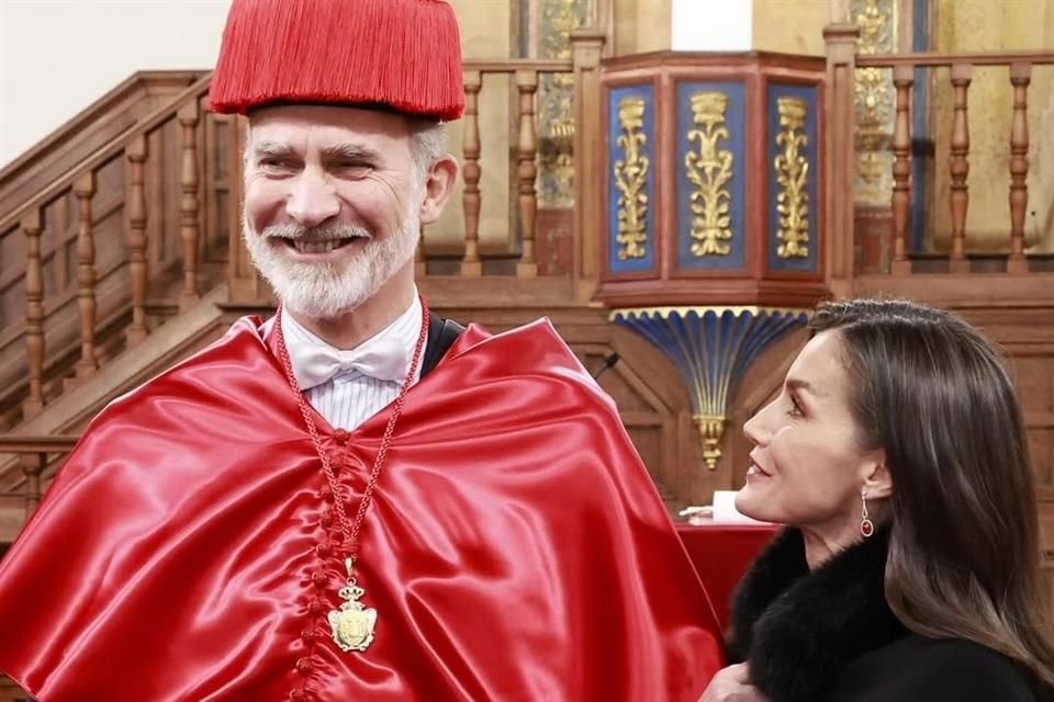 La ceremonia, que tuvo lugar en el paraninfo de la institución, contó con la presencia de la Reina Letizia.