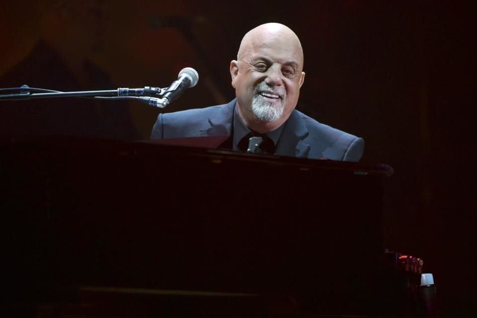 Billy Joel sufrió una caída en el escenario durante su concierto en Connecticut, pero logró continuar y terminó el show para sus fans.