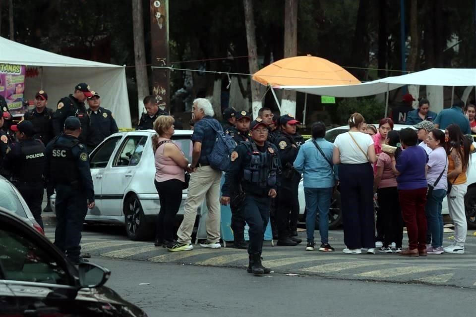 Un vecino intentó trasladar al joven al hospital, pero la víctima falleció dentro del auto.