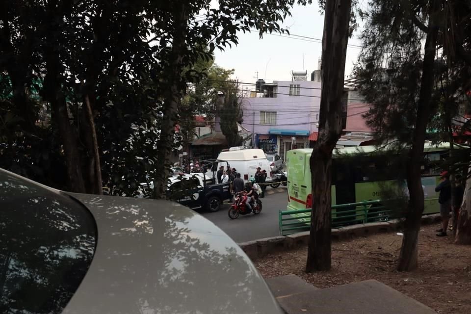 A ese lugar llegaron paramédicos y policías bancarios.