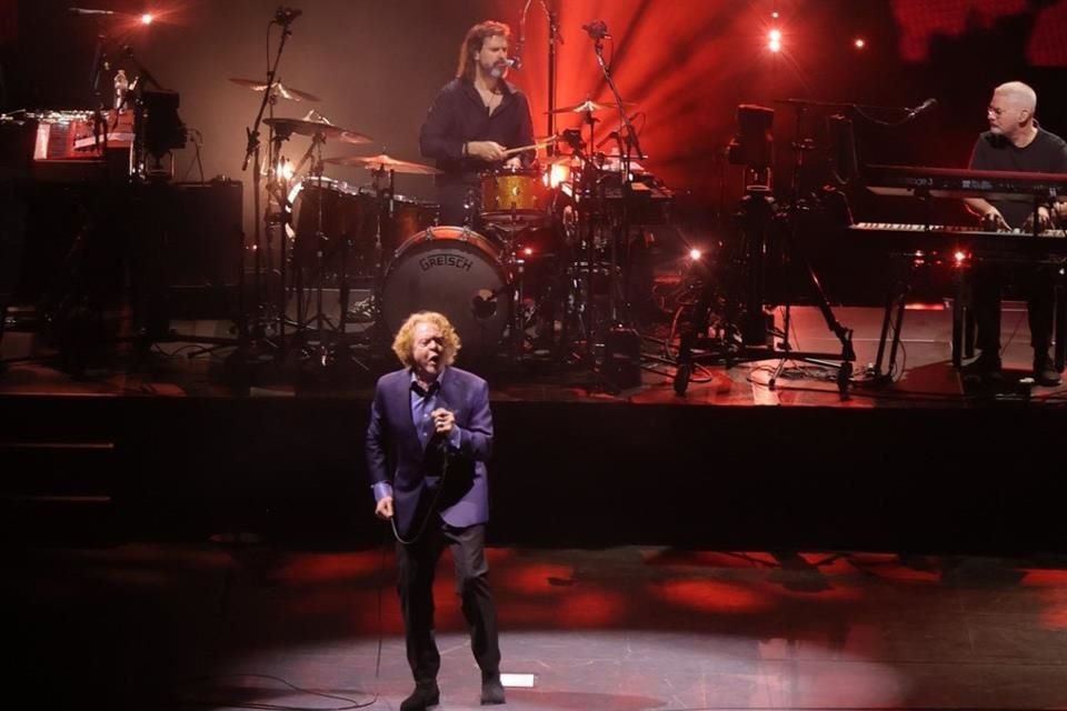 Una noche gozosa para los amantes de Simply Red, y de seguro para Mike Hucknall, quien recorrerá el mundo con este tour.