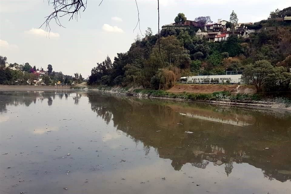 Vecinos señalaron malos olores provenientes de la presa El Capulín.