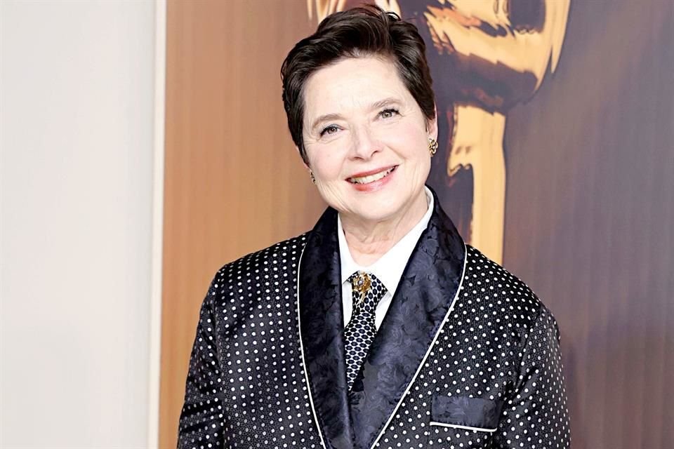 Isabella Rossellini, a los 72 años, recibió su primera nominación al Óscar por su papel en 'Cónclave', siguiendo el legado de su madre.