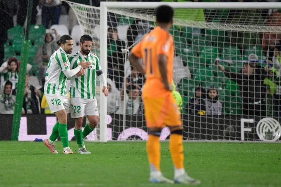 Isco marcó de penal para el triunfo del Betis.