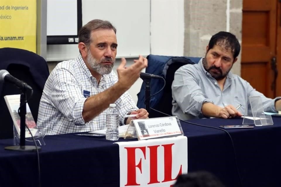 Lorenzo Córdova, ex director del INE, en presentación de su libro 'La democracia constitucional en riesgo', en la FIL de Minería.