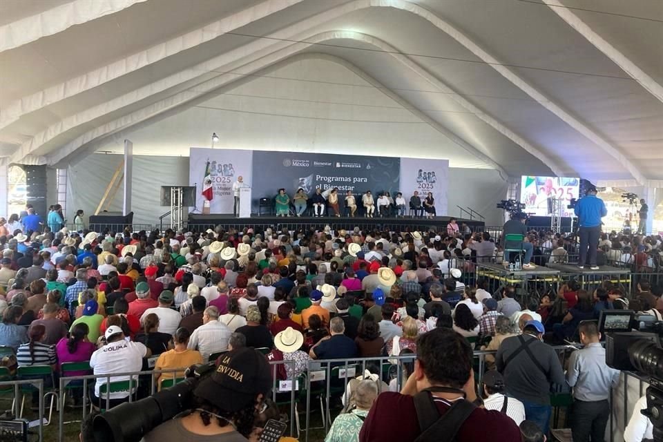 La Presidente encabezó en Cuauhtemoc, un acto de supervisión de programas sociales.