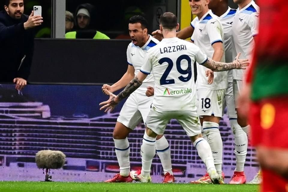 Pedro marcó un penalti que le dio un triunfo clave a la Lazio para asentarse en zona de Champions League.