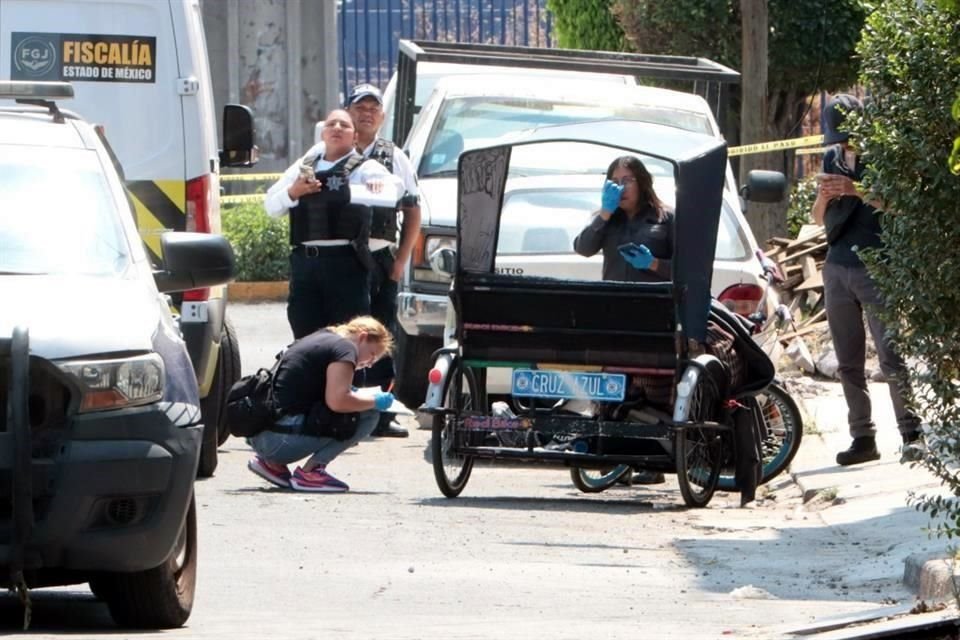 Un cuerpo fue abandonado sobre un bicitaxi en calles de la Colonia Impulsora; vecinos lo vieron durante las primeras horas de la mañana y alertaron a autoridades.