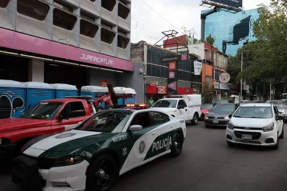 Personas que pasaban por el lugar advirtieron que el hombre llevaba varias horas sin moverse.