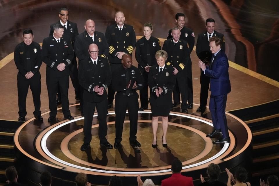 Los Premios Óscar 2025 rindieron homenaje a los bomberos de Los Ángeles por su valentía al combatir los incendios en California.