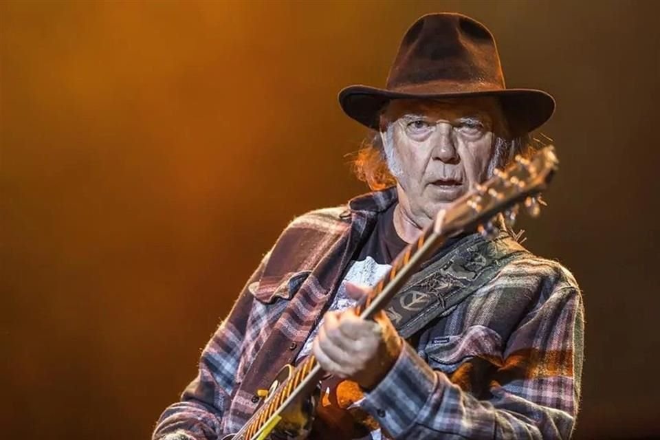 El mítico cantautor Neil Young anunció un concierto gratuito en Ucrania, como parte de su próxima gira musical por Europa.