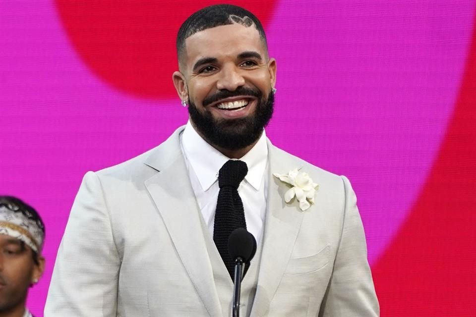 Drake llegó a una acuerdo con la radiodifusora iHeartMedia tras acusarla de recibir pagos ilegales para difundir rola de Kendrick Lamar.