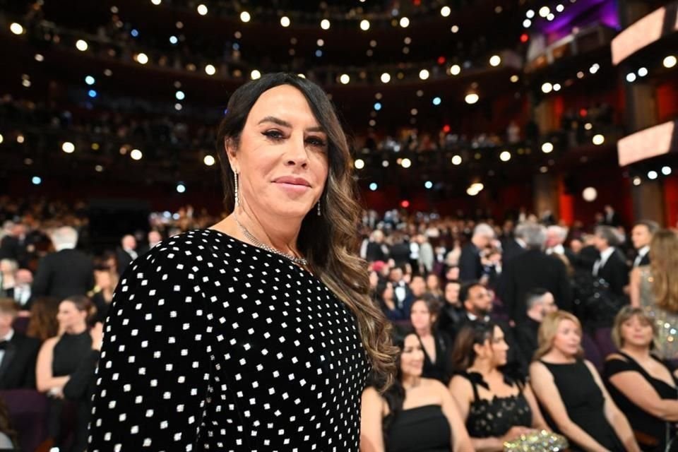 La actriz Karla Sofía Gascón agradeció a la Academia la invitación a la gala; recordó las enseñanzas que le dejó 'Emilia Pérez'.