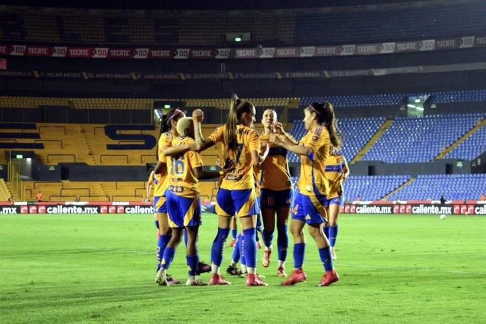 En un partido ríspido, apareció la magia de Lizbeth Ovalle para que Tigres Femenil venciera 2-0 a Chivas.