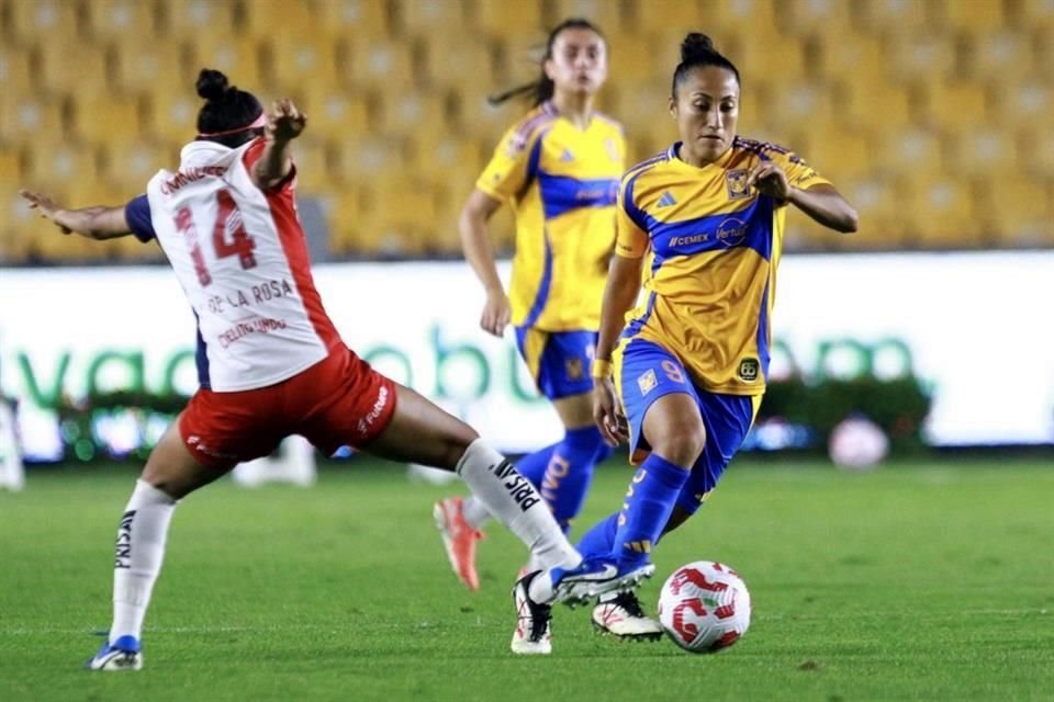 Las Amazonas batallaron durante gran parte del partido para poder hacerle un gol a las tapatías.