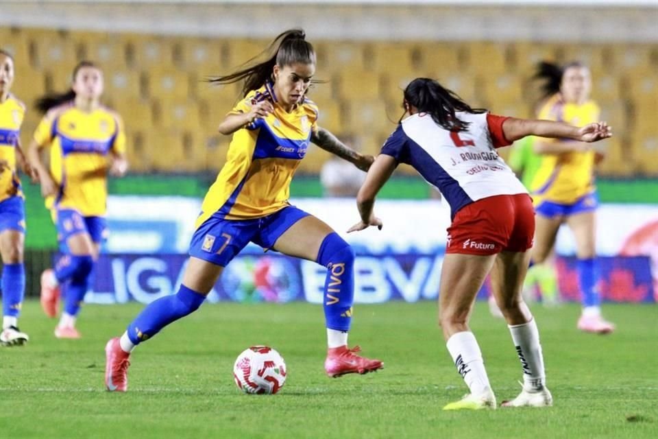 Las Amazonas batallaron durante gran parte del partido para poder hacerle un gol a las tapatías.