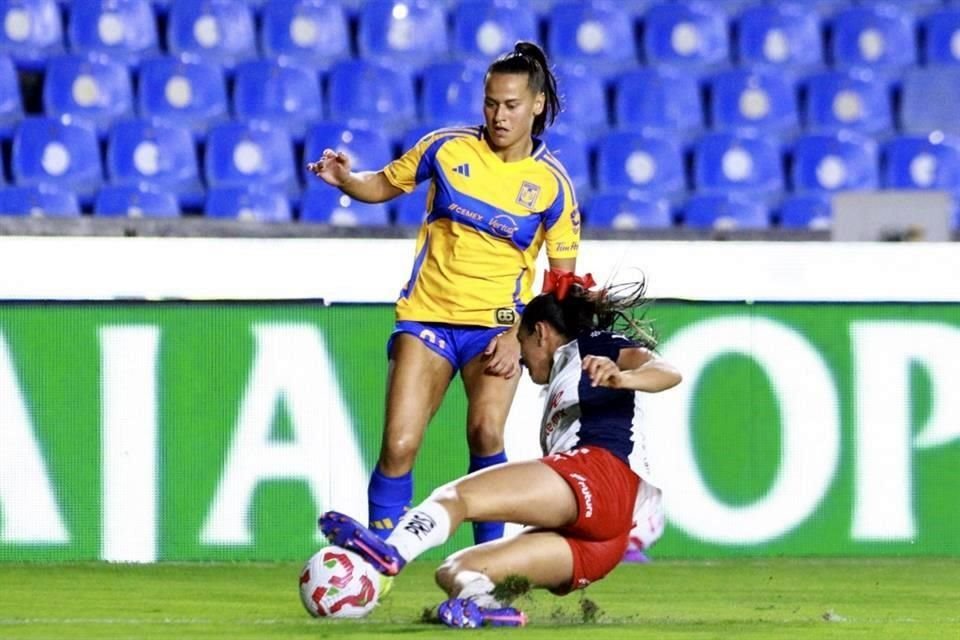 Blanca Félix estuvo atenta en sus intervenciones para evitar el gol de Tigres Femenil.