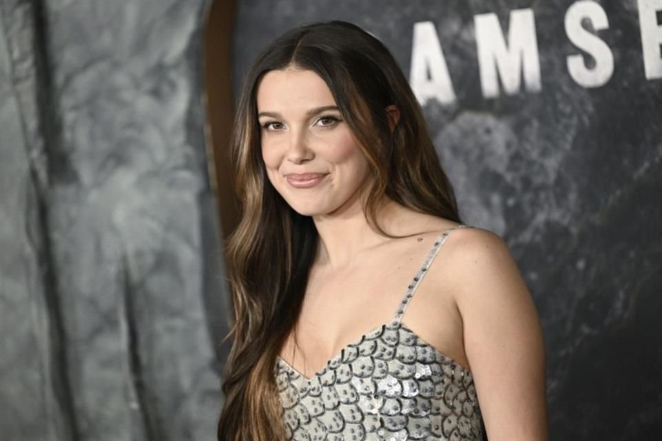 Millie Bobby Brown respondió a críticas sobre su apariencia física y denuncia el acoso mediático; 'no me avergonzarán por crecer', dijo.