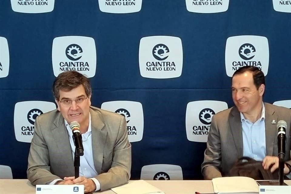 Máximo Vedoya y Juan Pablo García, presidente y director de la Caintra, respectivamente