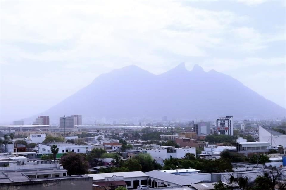 Autoridades ambientales del Estado activaron el protocolo de contingencia ambiental ante la pésima calida del aire.