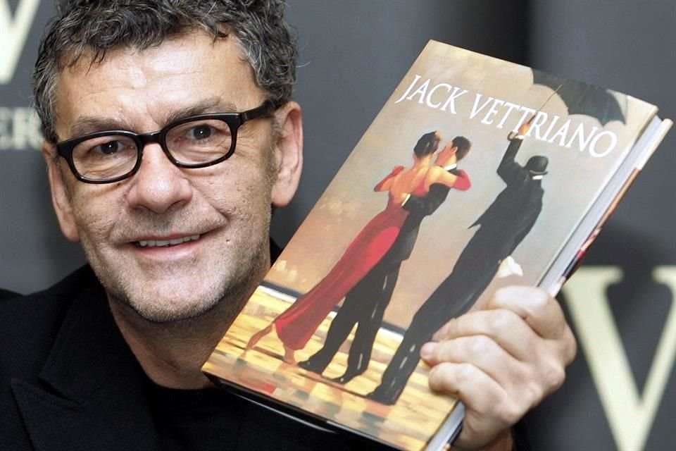 El artista escocés Jack Vettriano durante una firma de libros en 2004. En la portada un detalle de su famosa obra 'The singing butler (El mayordomo cantante)'.