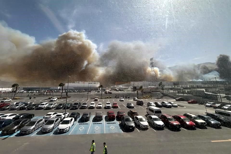 Un incendio fue reportado alrededor de las 14:40 horas en el kilómetro 1 de la Carretera a García y Hacienda Santa María, en Santa Catarina.