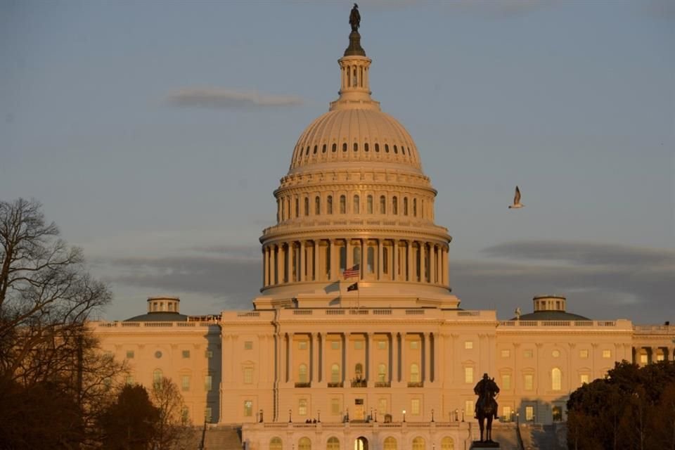 El Presidente de EU, Donald Trump, inició su discurso ante sesión conjunta del Congreso.