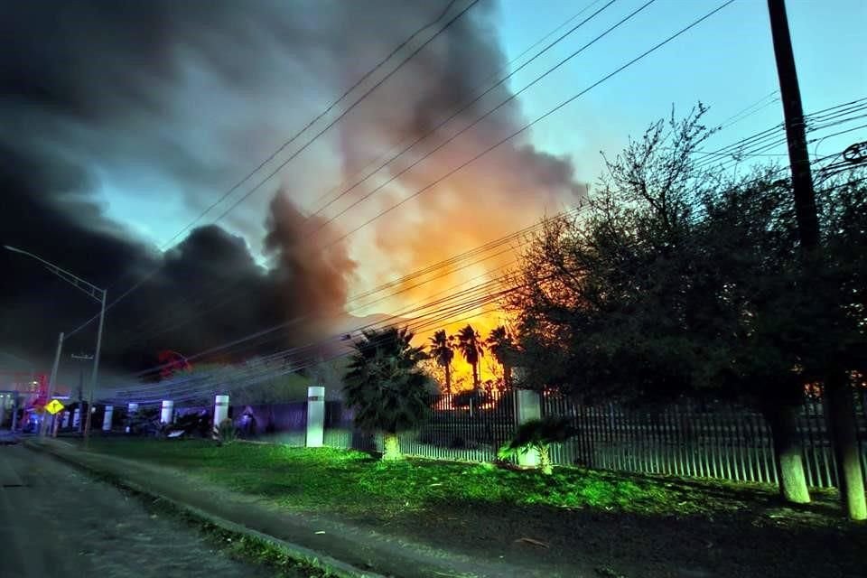 Un incendio fue reportado en el kilómetro 1 de la Carretera a García y Hacienda Santa María, en límites con Santa Catarina.