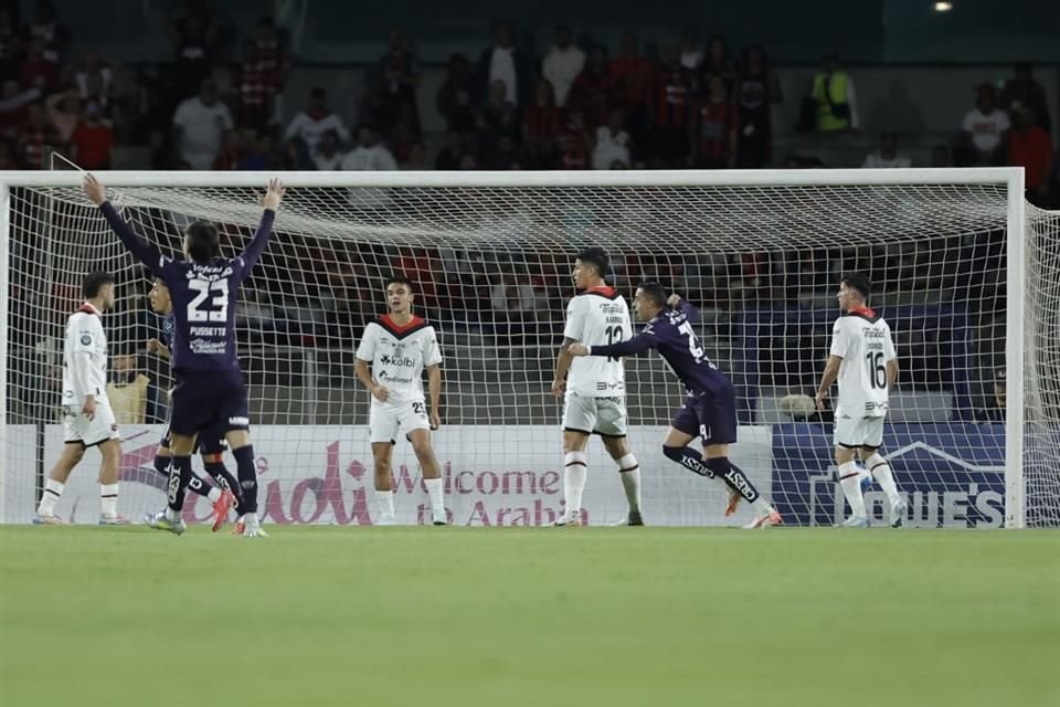 Los Pumas tomaron ventaja de dos goles en el primer partido de la serie ante el Alajuelense.