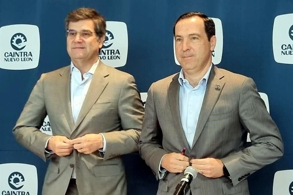 Máximo Vedoya y Juan Pablo García, presidente y director de la Caintra, respectivamente.