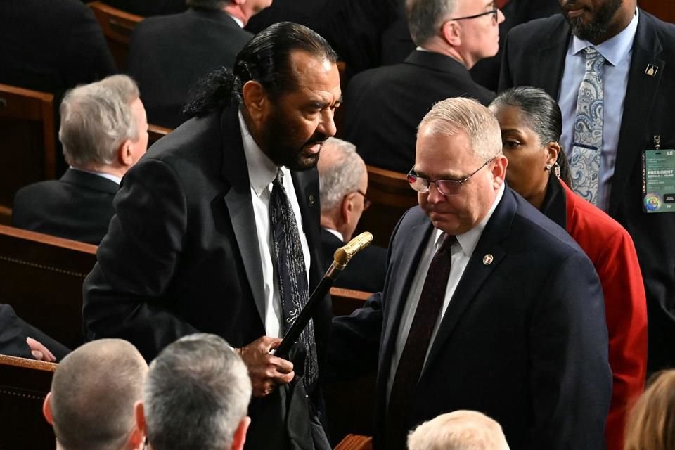 El congresista demócrata Al Green fue retirado de la sede donde Trump ofreció un discurso tras interrumpir el mensaje del Mandatario de EU.