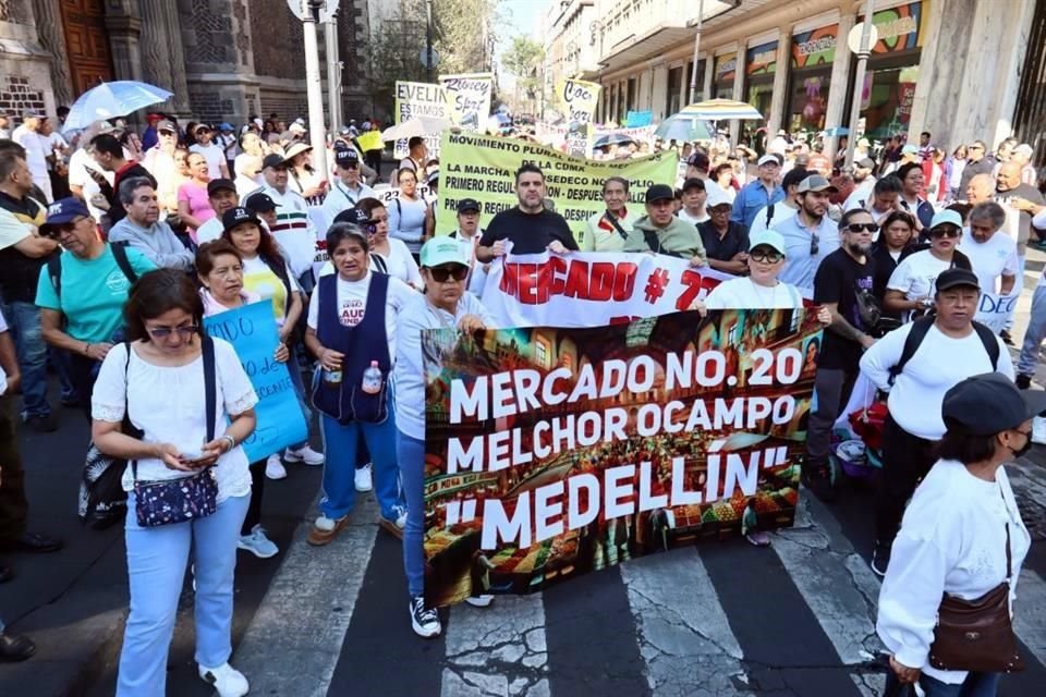 La protesta se llevó a cabo mientras que representantes tuvieron una reunión con las autoridades.