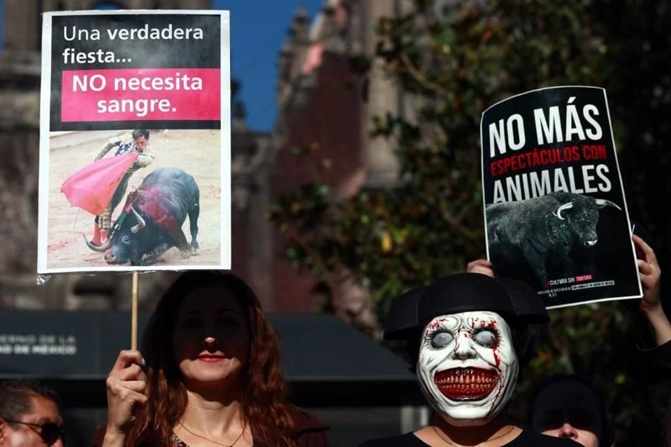 Organizaciones que promueven el bienestar animal se manifestaron en Donceles.