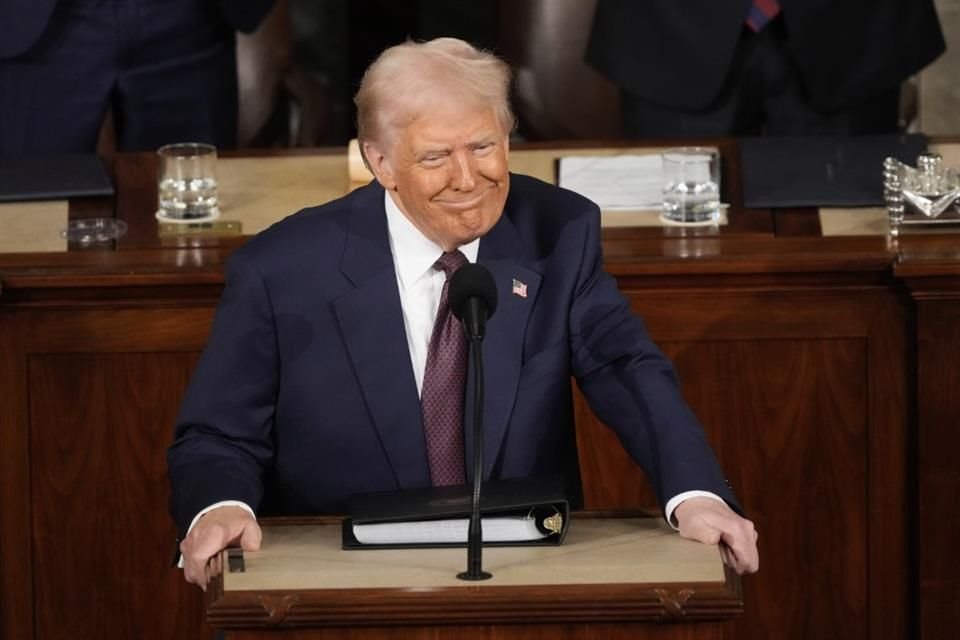 Trump aprovechó su primer discurso en Capitolio para destacar aranceles del 25% a México y Canadá, complicando un acuerdo con ambos países.