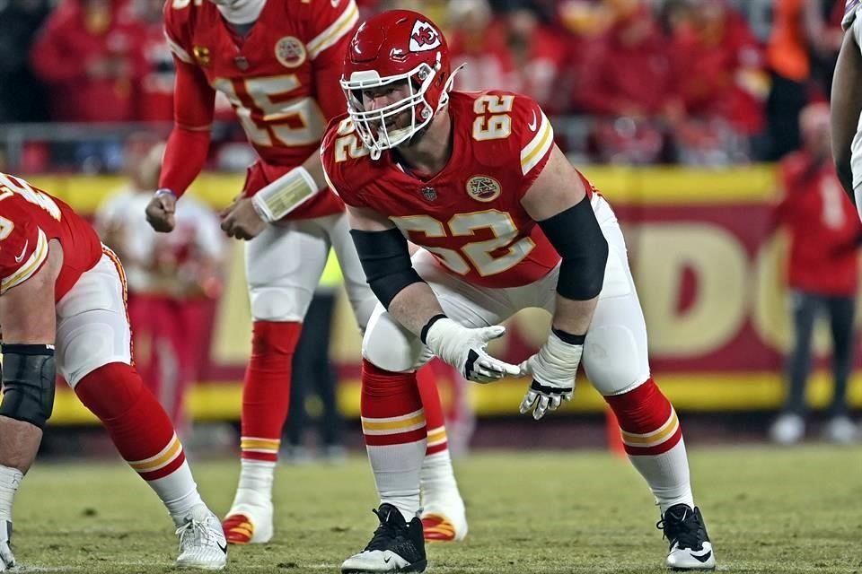 Joe Thuney llega a Chicago.