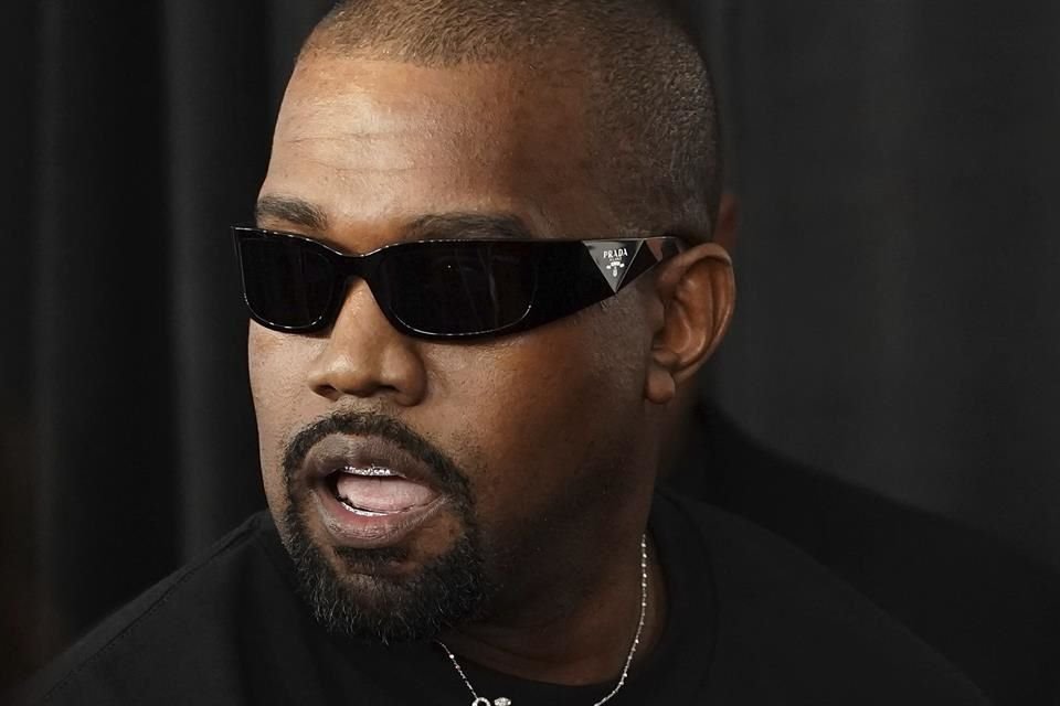 Con la meta de cortar lazos de manera definitiva con Kanye West, Adidas anunció que ya vendió todo el inventario de la marca del rapero.