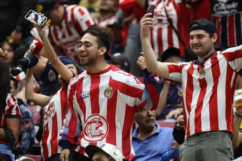 La afición rojiblanca celebró en Zapopan.