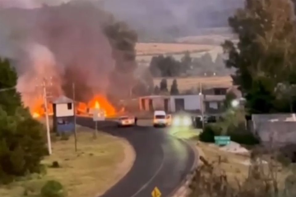 Un ataque armado a un mando de la Guardia Nacional en Michoacán desató una serie de tiroteos y persecuciones en distintos puntos del estado.